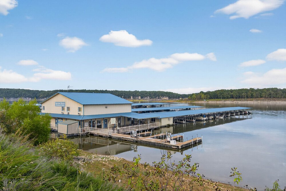 Bucksaw Resort & Marina